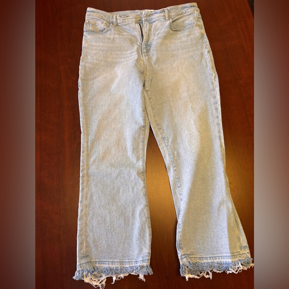 Loft cropped kicked raw hem light wash jeans. Size 14. Waist 32.
